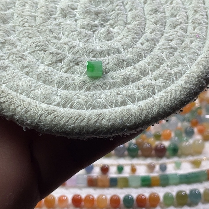 翡翠散珠未镶嵌定制翡翠桶珠卡5.5*5.5