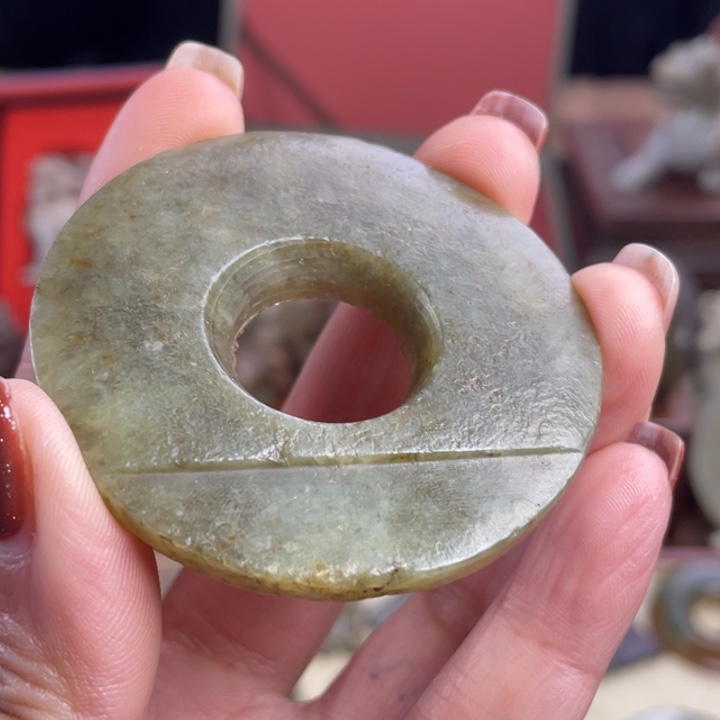 常***袁和田玉未镶嵌颈饰