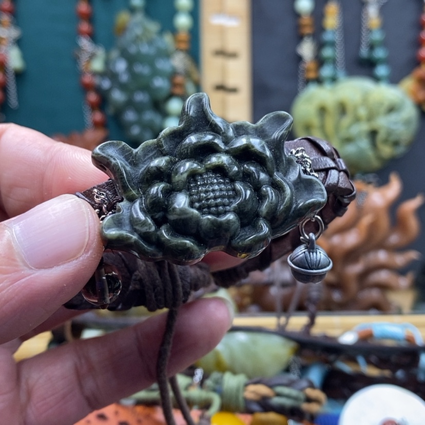 【闪购商品】未镶嵌蛇纹石玉手牌