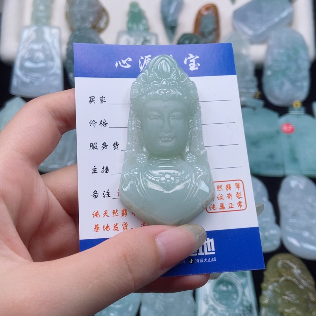 翡翠未镶嵌颈饰观音头