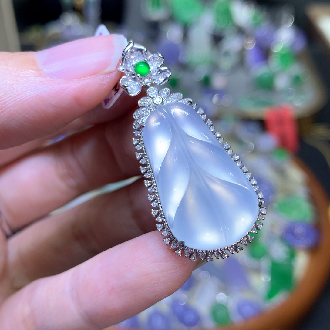 【闪购商品】翡翠颈饰18K金镶嵌翡翠吊坠项链