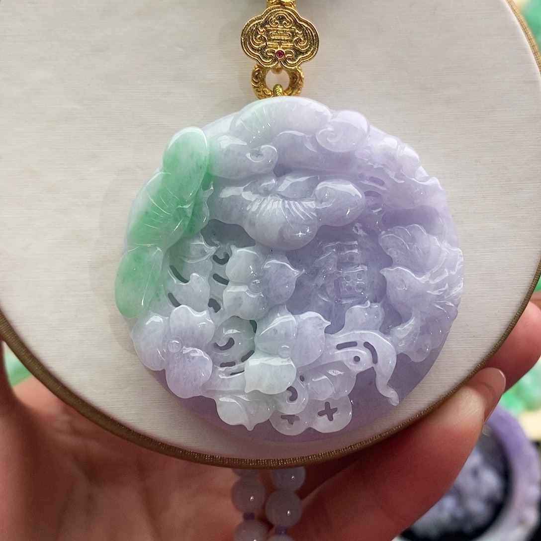 翡翠未镶嵌吊坠(赠链)