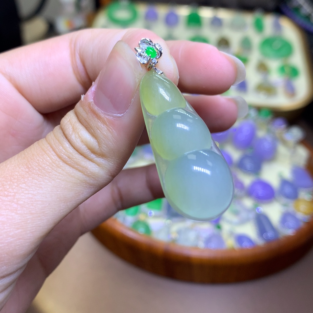 翡翠18K金镶嵌颈饰翡翠