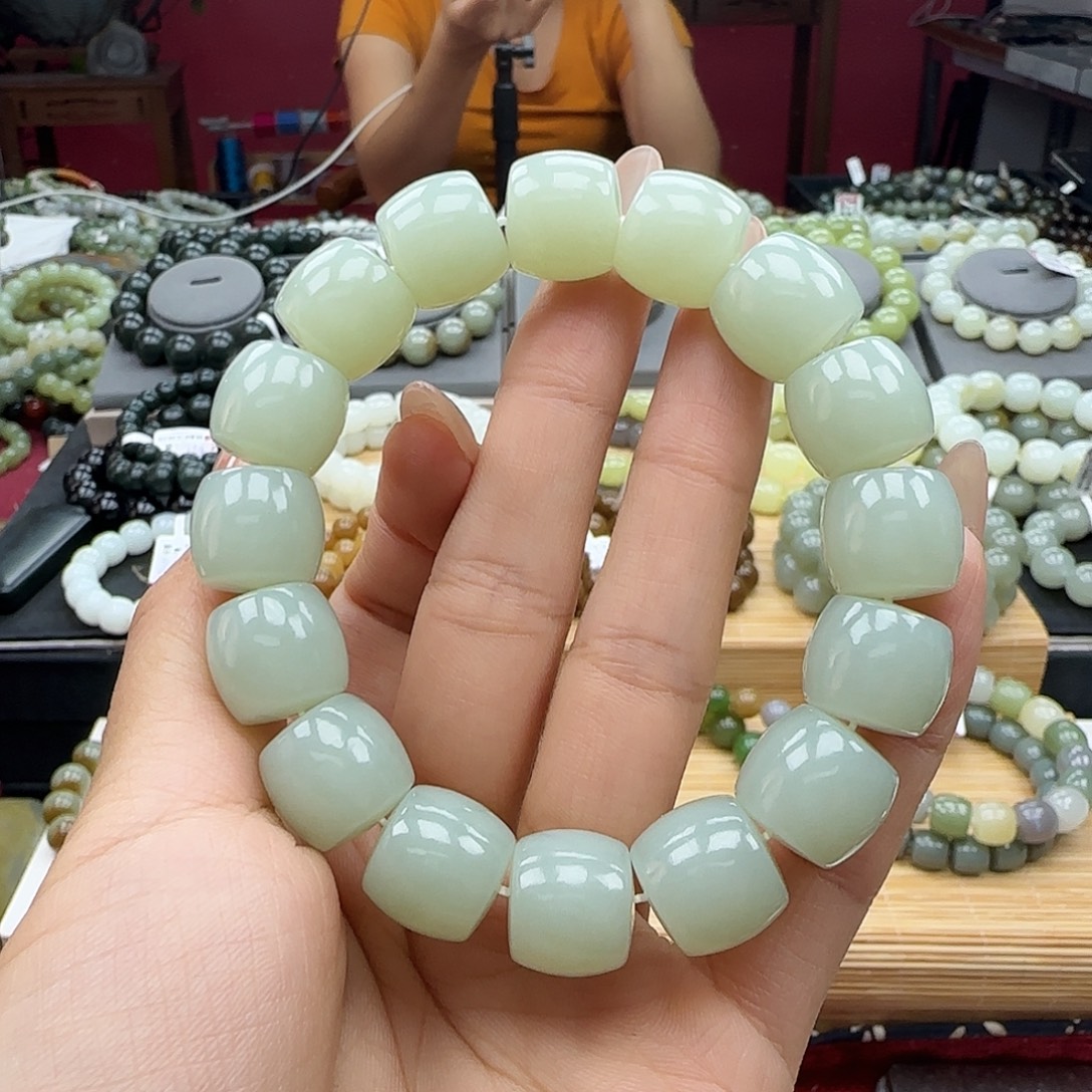 和田玉未镶嵌手串