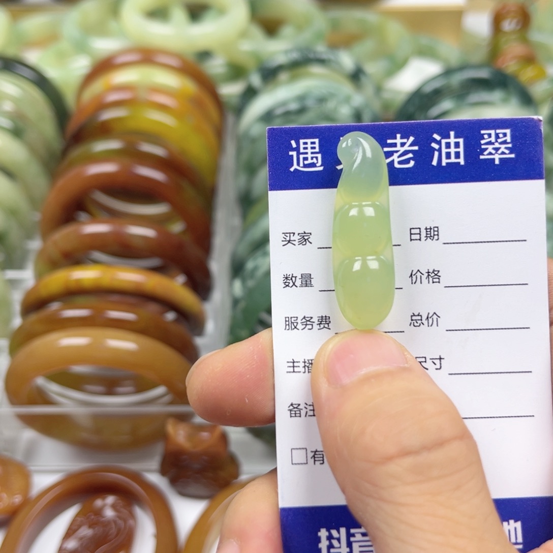 透闪石-蛇纹石玉手镯未镶嵌