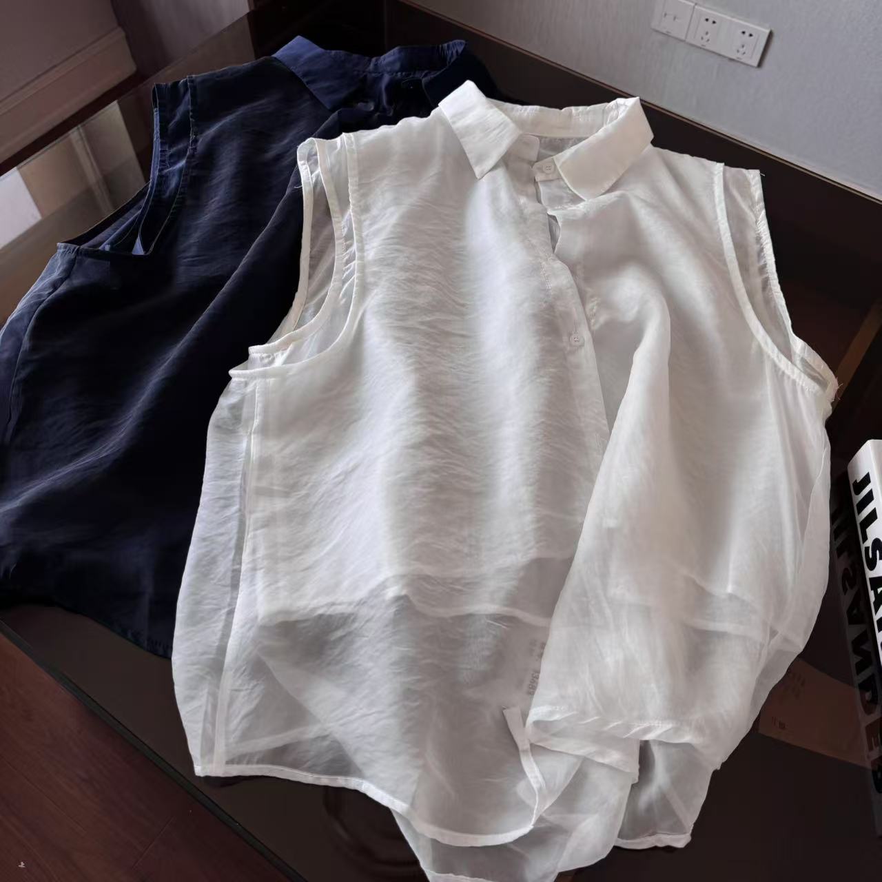 2025年夏季新款时尚翻领无袖衬衫女宽松显瘦拼接气质小衫背心上衣