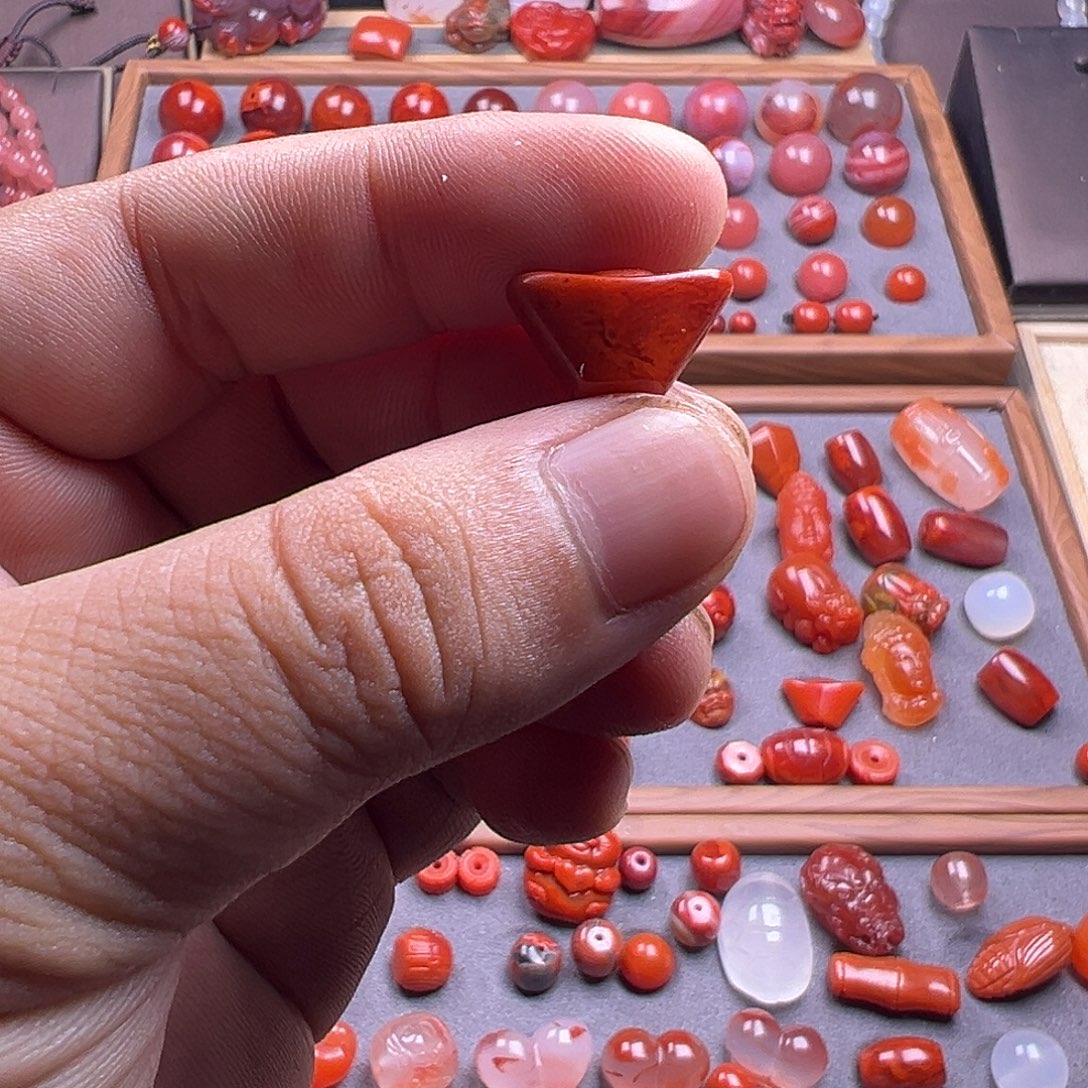 南红玛瑙未镶嵌珠宝奇石