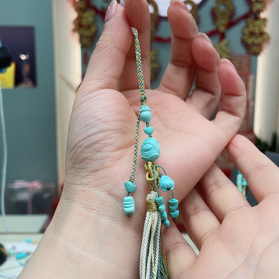 绿松石颈饰未镶嵌