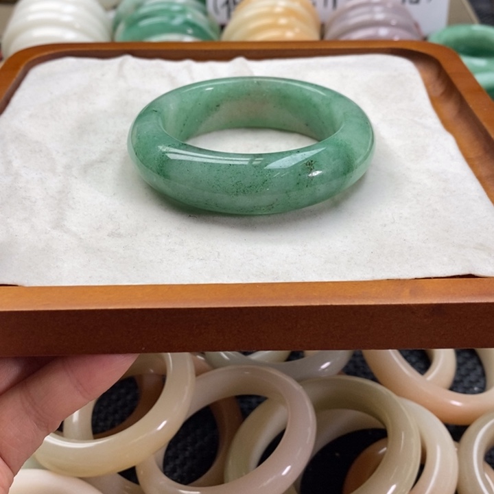 九***麻石英质玉未镶嵌手镯