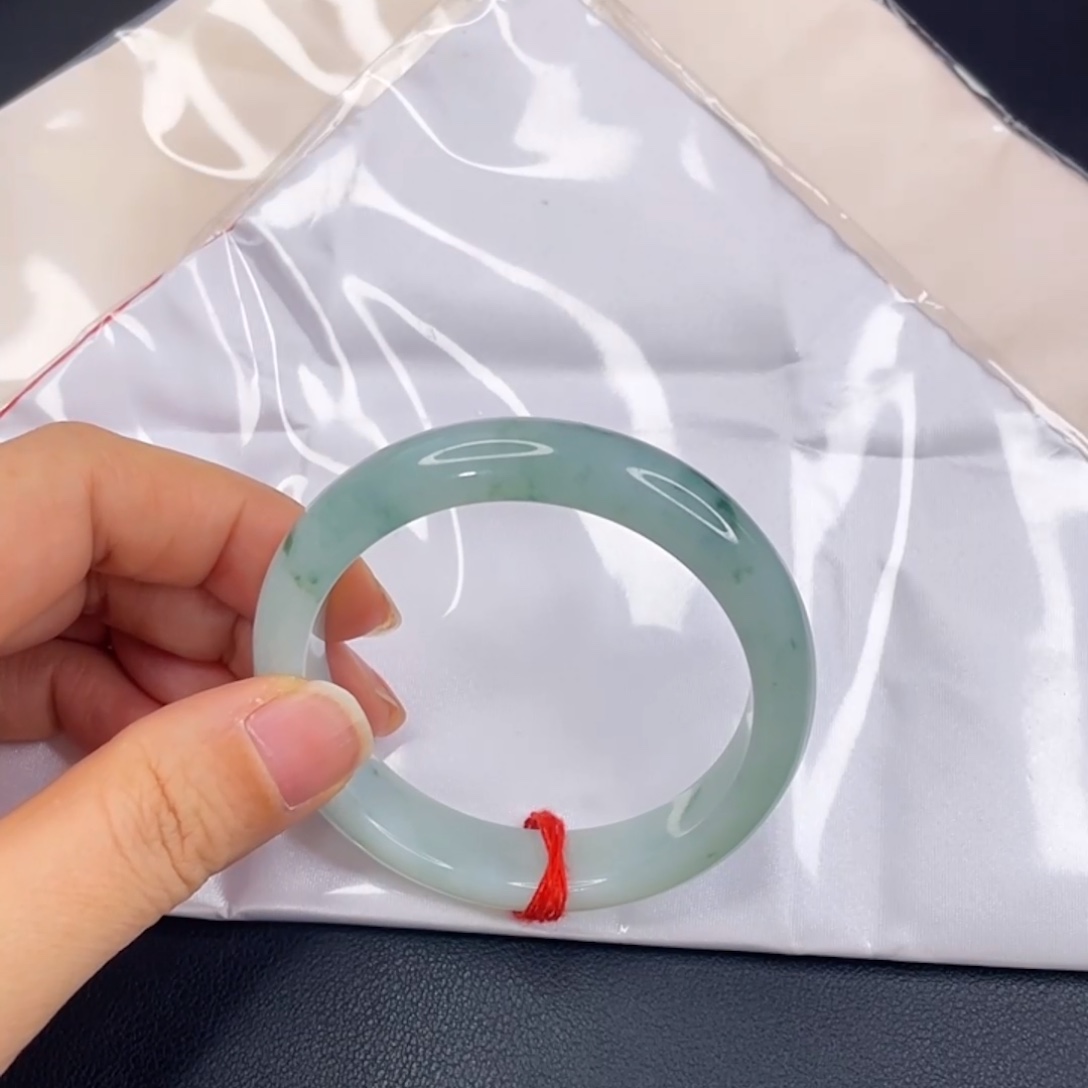 翡翠未镶嵌手镯冰飘花