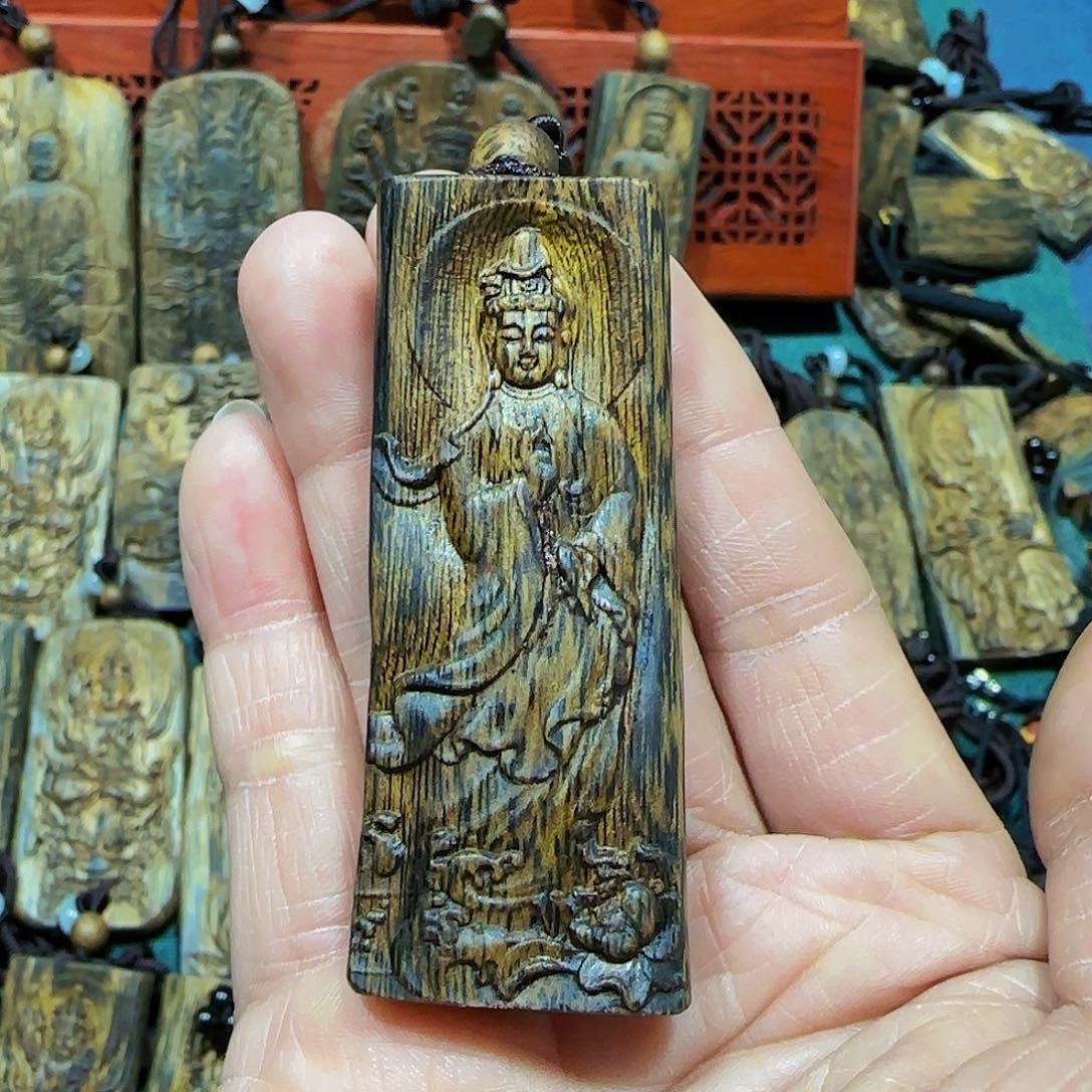 沉香吊坠海南白奇乌身老料南海观音带绳14.8克