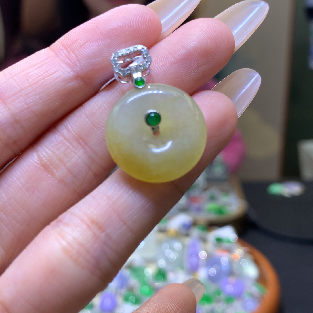 颈饰18K金镶嵌翡翠