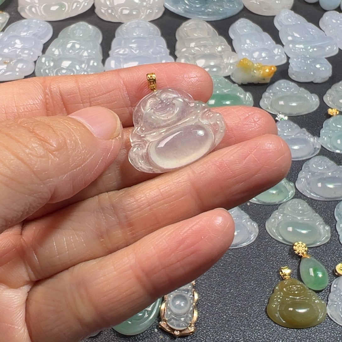 翡翠18K金镶嵌颈饰冰佛