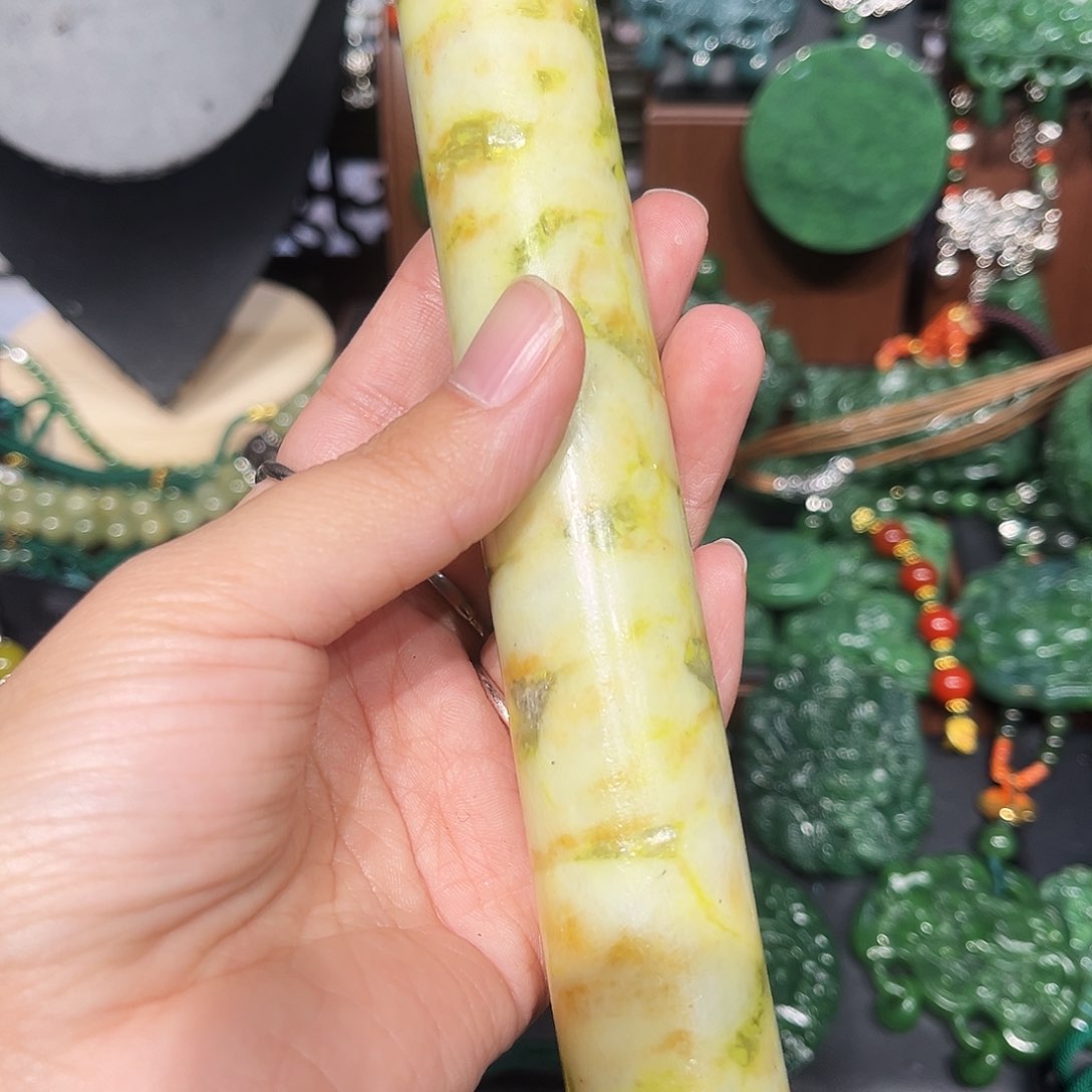 颈饰未镶嵌和田玉（糖玉）