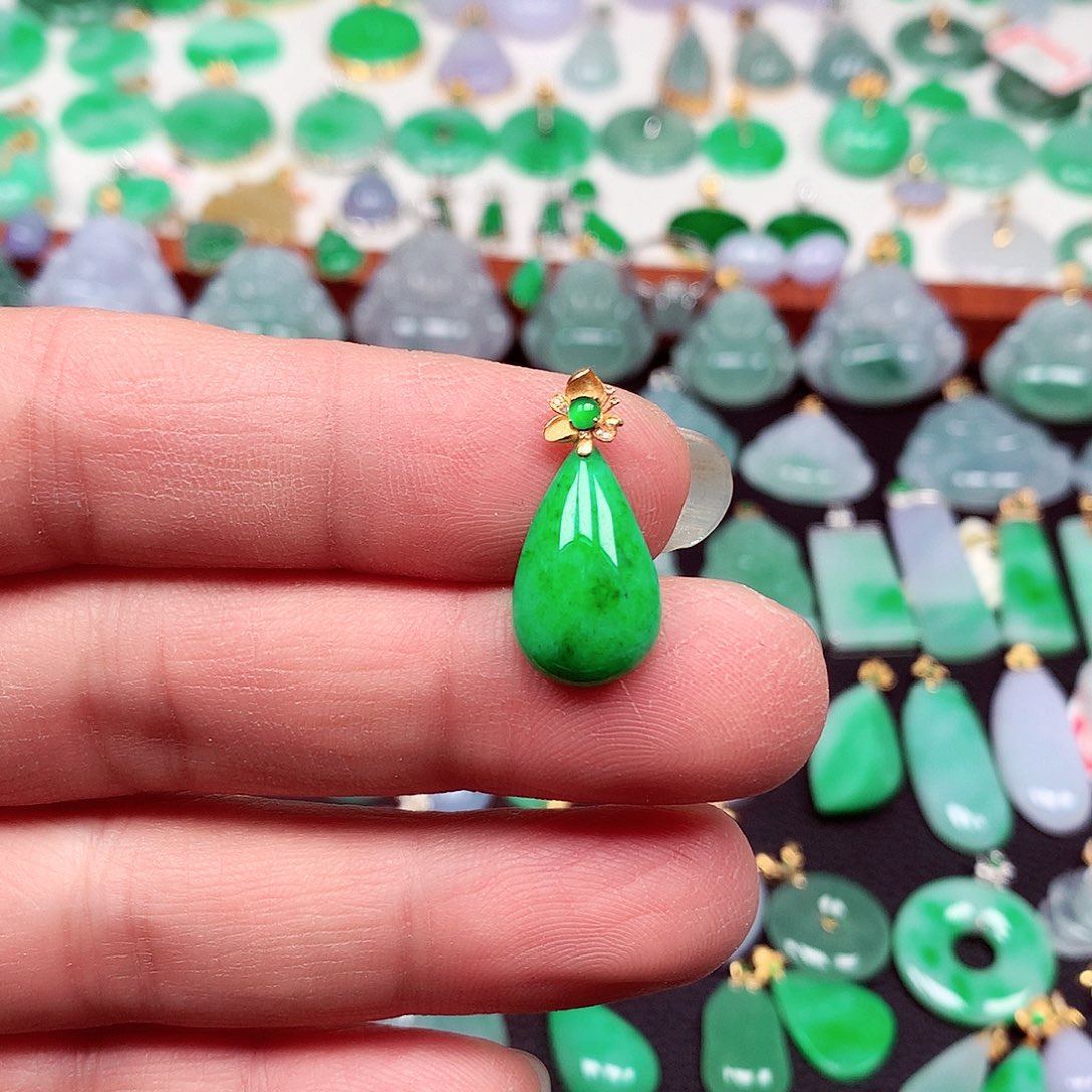 翡翠18K金镶嵌颈饰