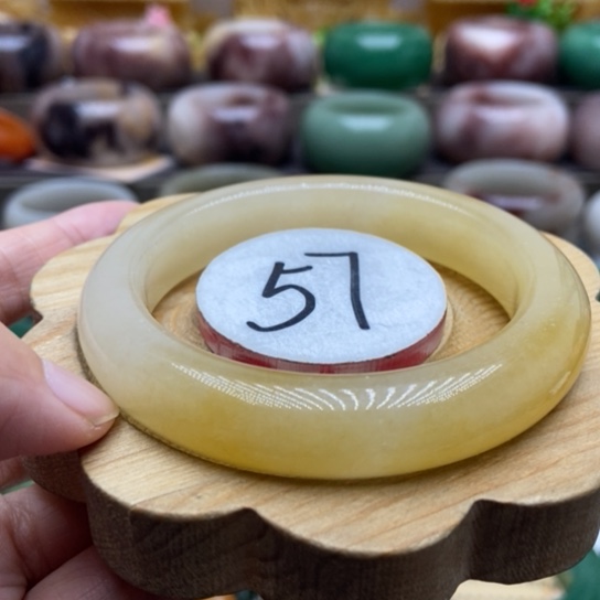 未镶嵌手镯石英质玉