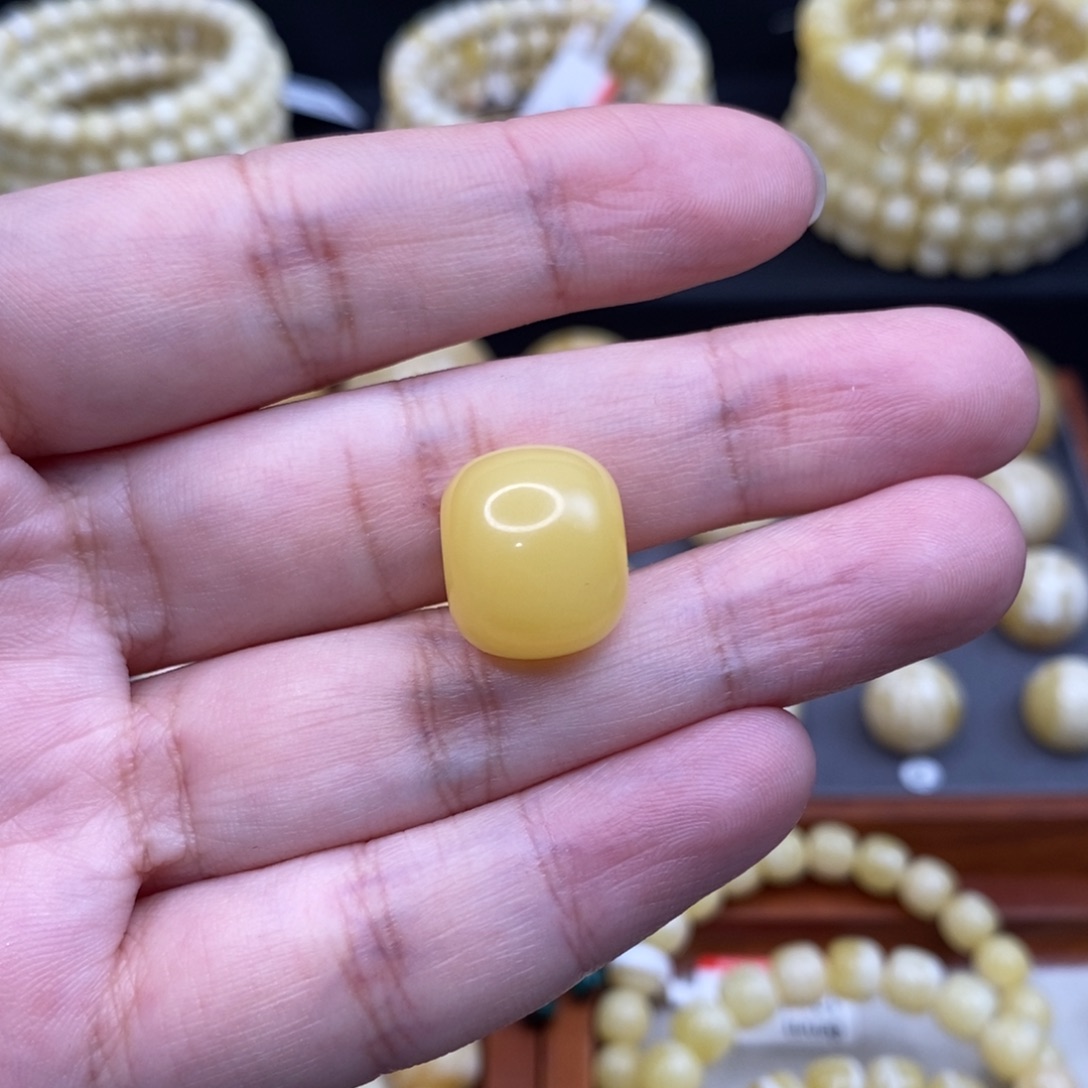 猛***、蜜蜡未镶嵌珠宝奇石