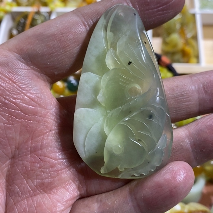 蛇纹石玉颈饰未镶嵌