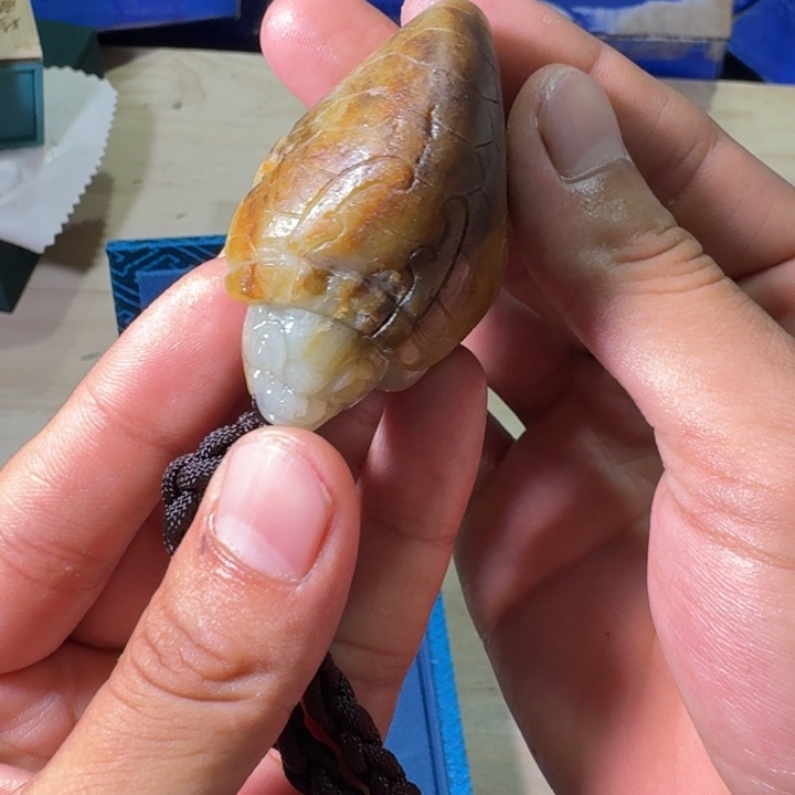未镶嵌和田玉（糖玉）挂件