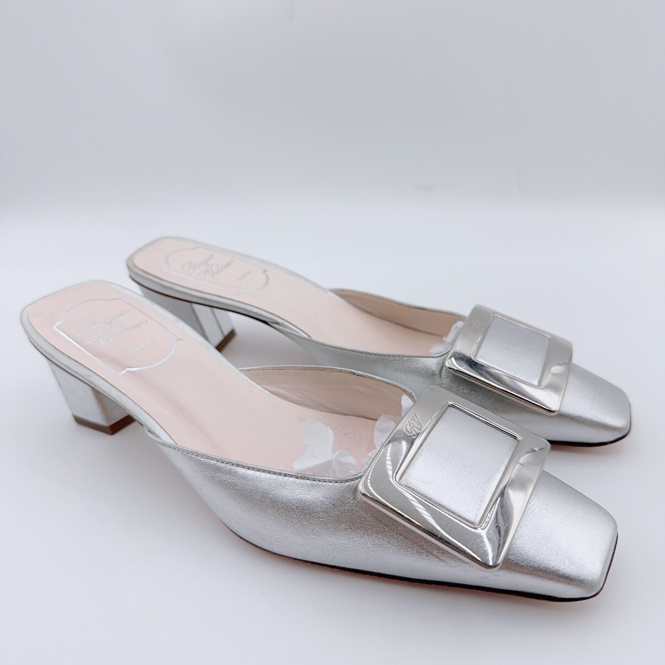 95新 Roger Vivier/罗杰·维威耶 38码/亮银色方扣半拖/01004
