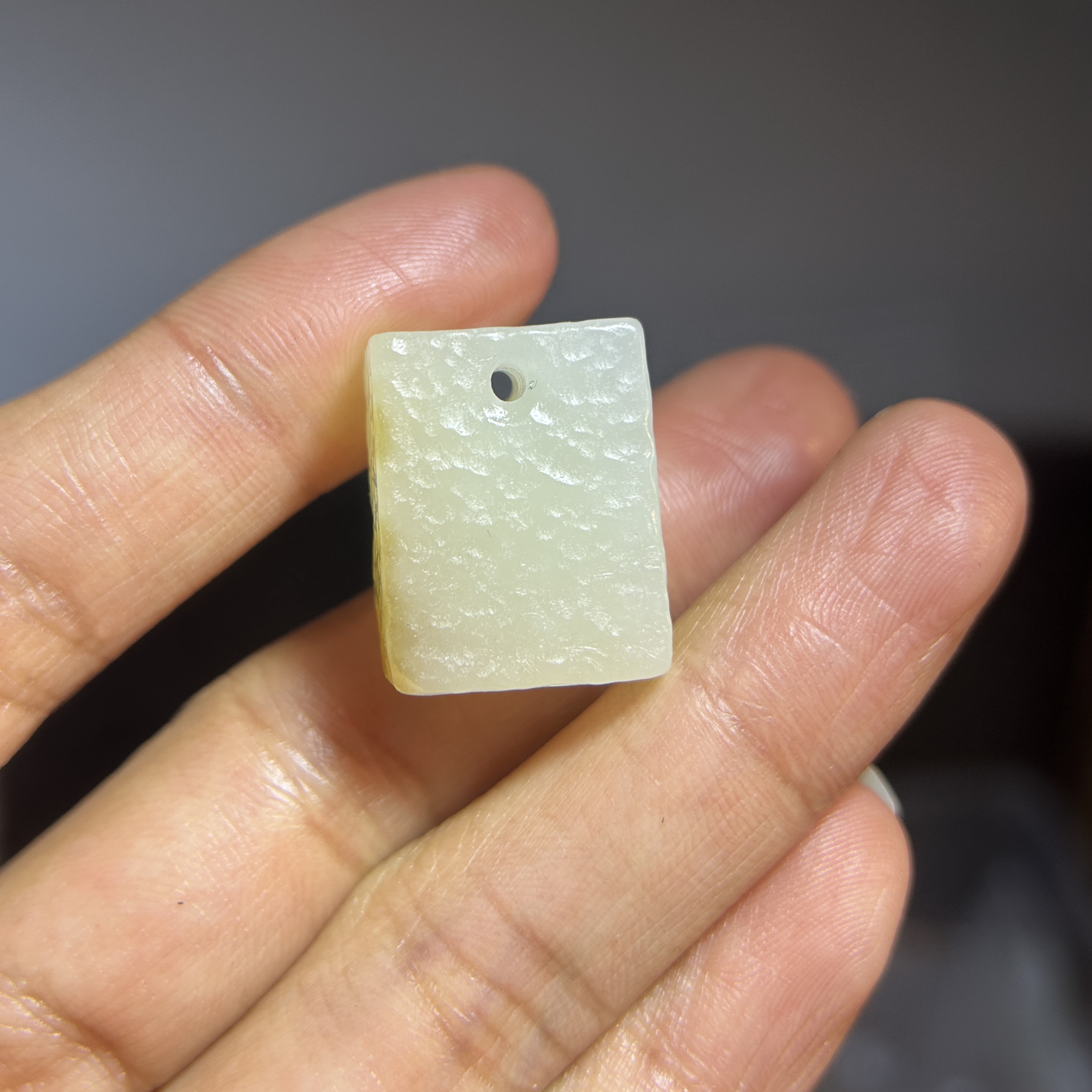 新疆和田玉且末糖白无事牌吊坠和田玉方形牌子玉佩柔光一口糖玉坠