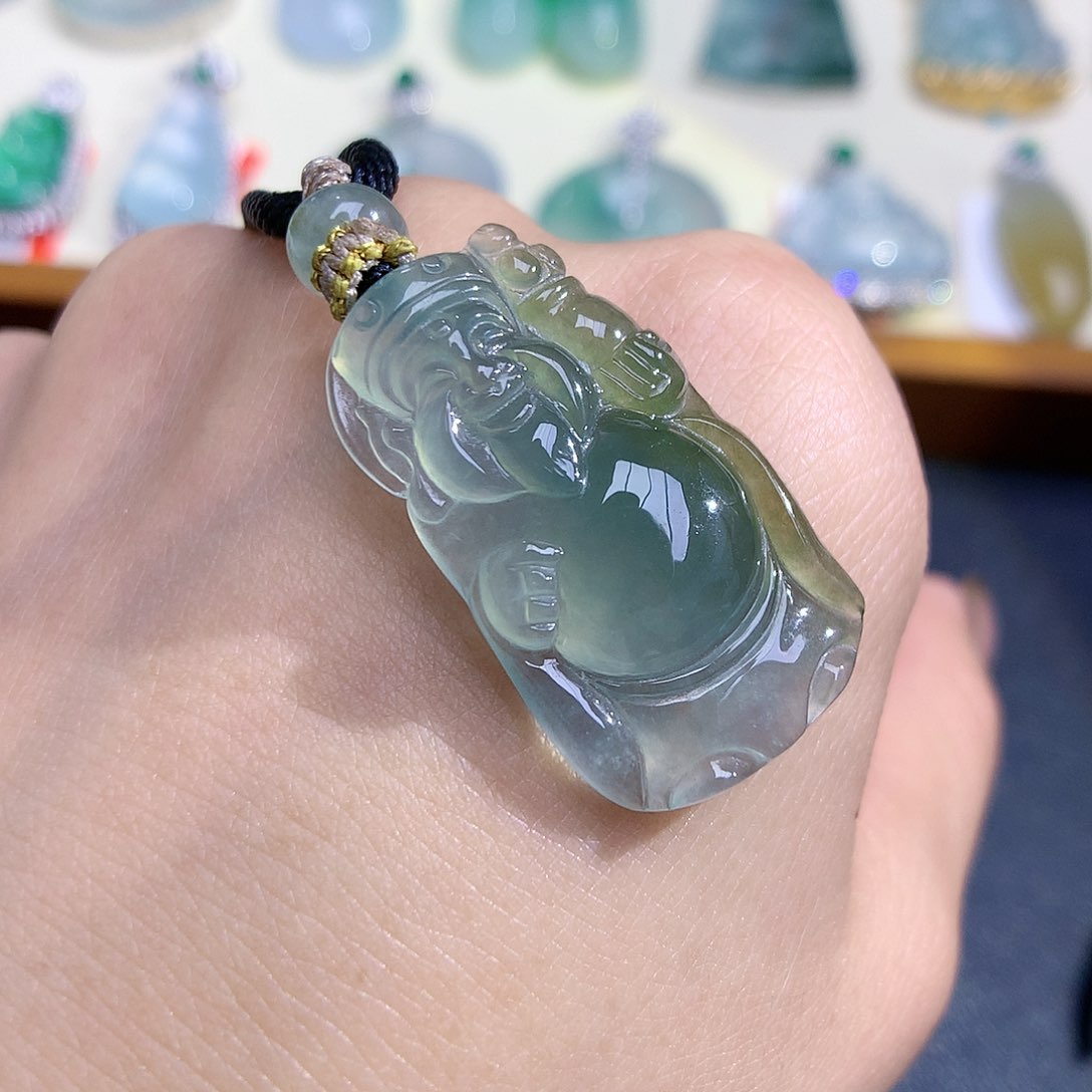 翡翠颈饰未镶嵌财神