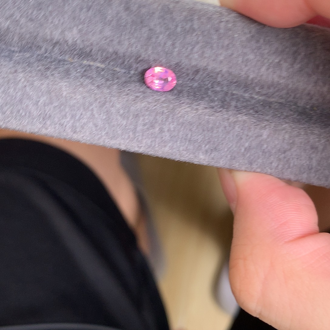 裸石尖晶石63分 无烧 马哼盖