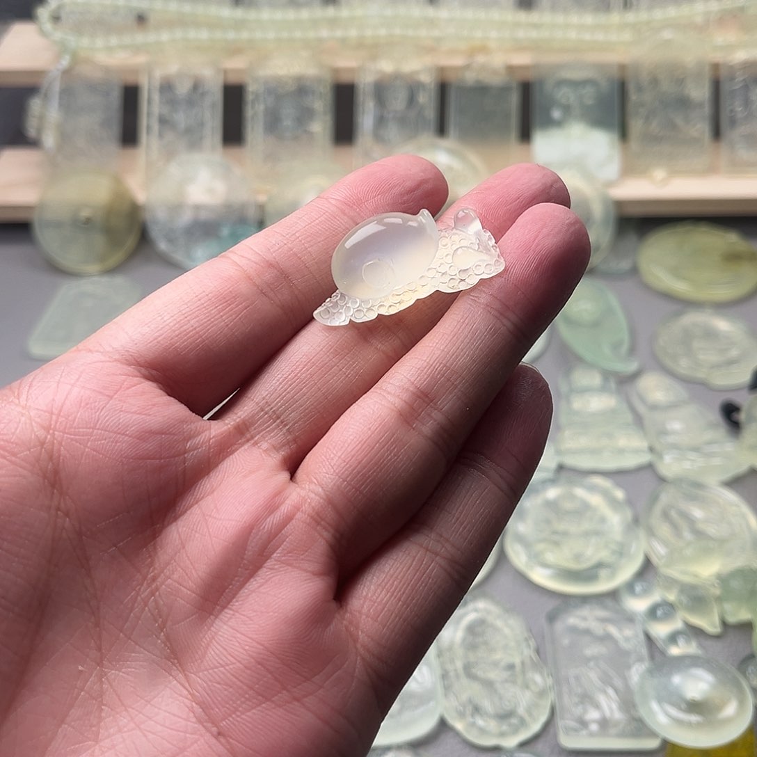 蛇纹石玉未镶嵌颈饰