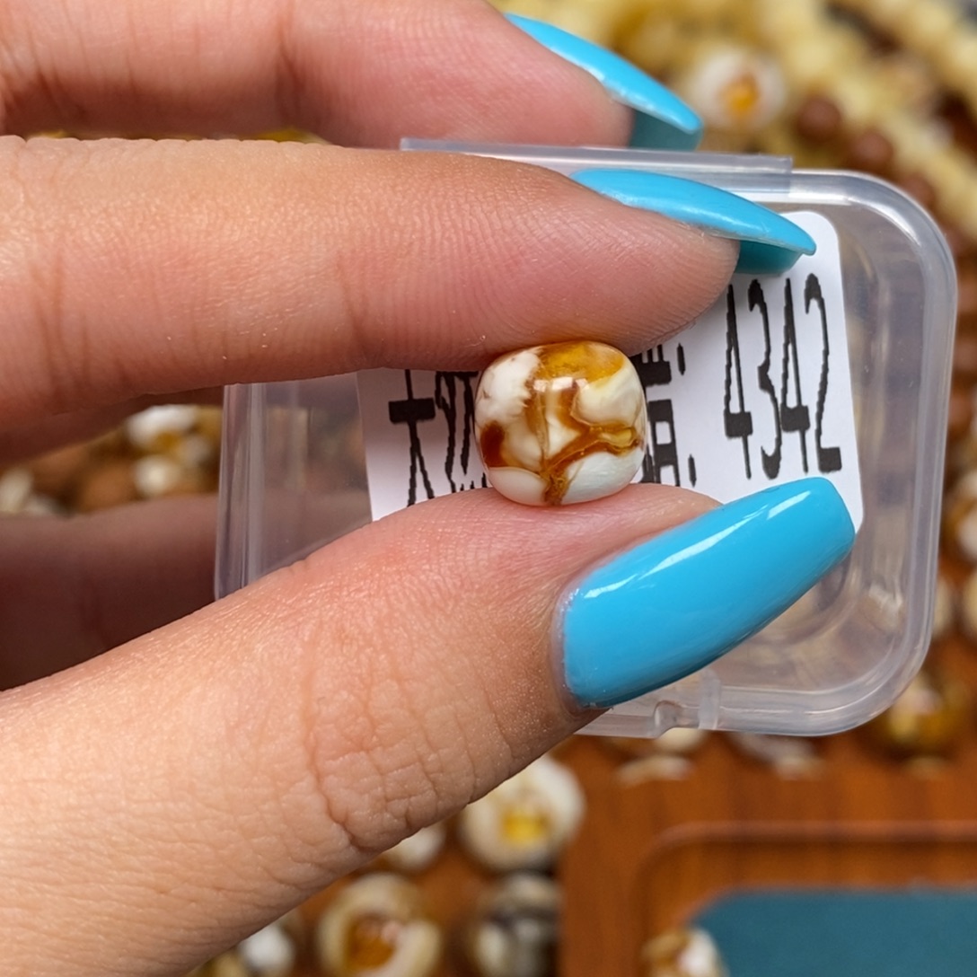 蜜蜡未镶嵌珠宝奇石4342