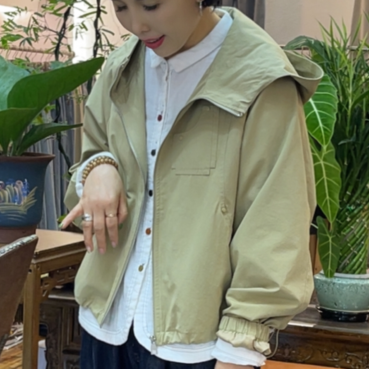 女短款长袖连帽外套