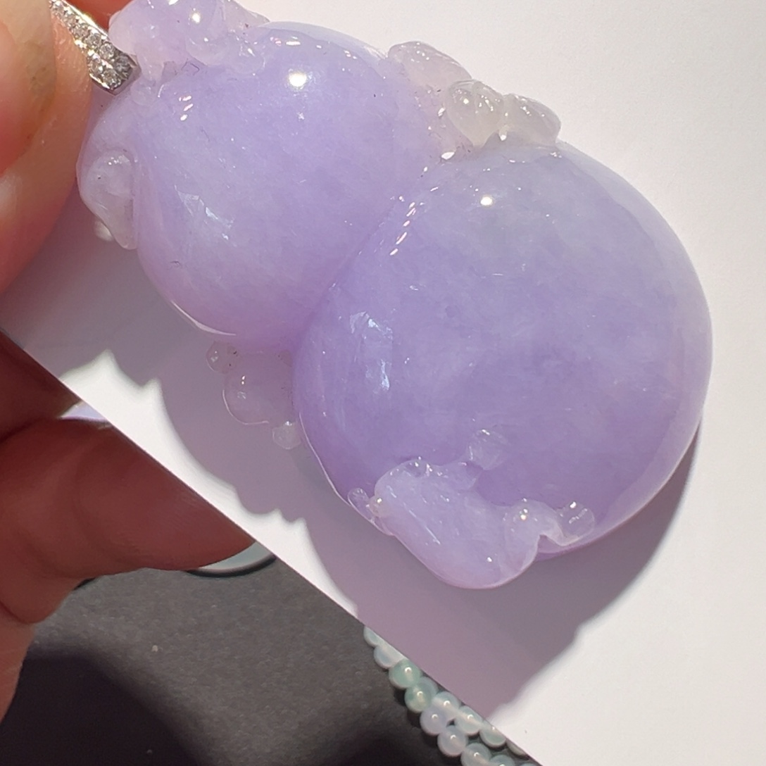 翡翠18K金镶嵌颈饰吊坠