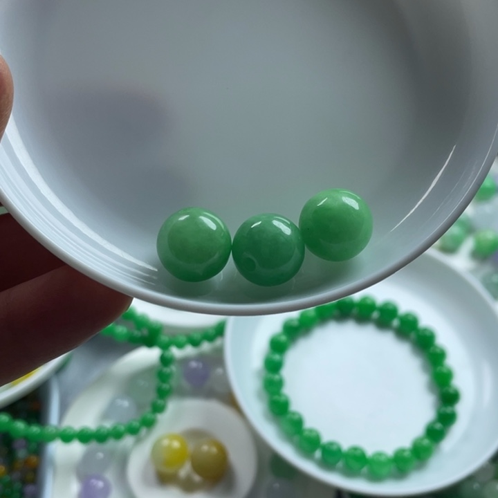 梦***飞非金属卡12➕绿色珠珠3颗