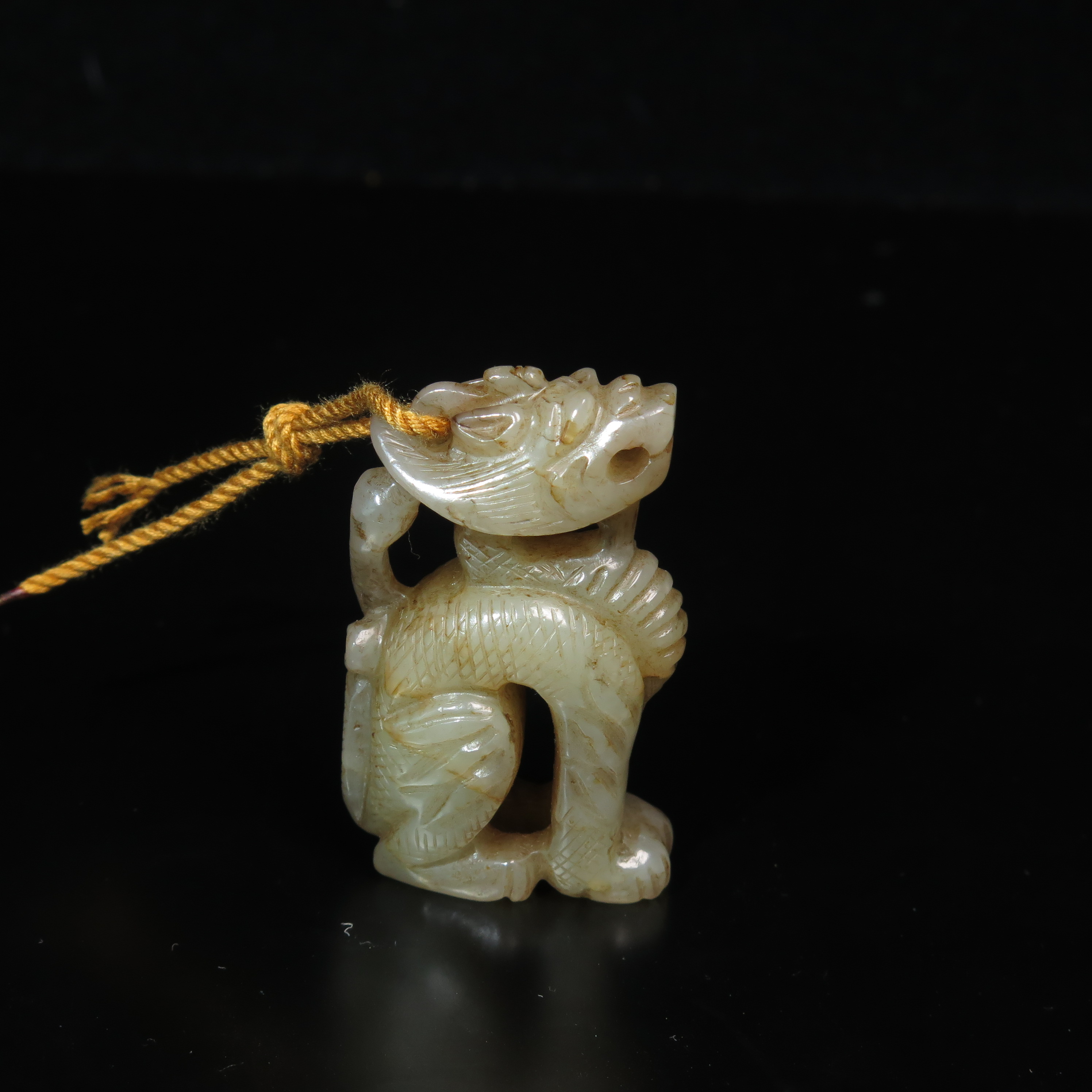 民国玉坐龙挂件/MZ032407/和田玉/民族文物