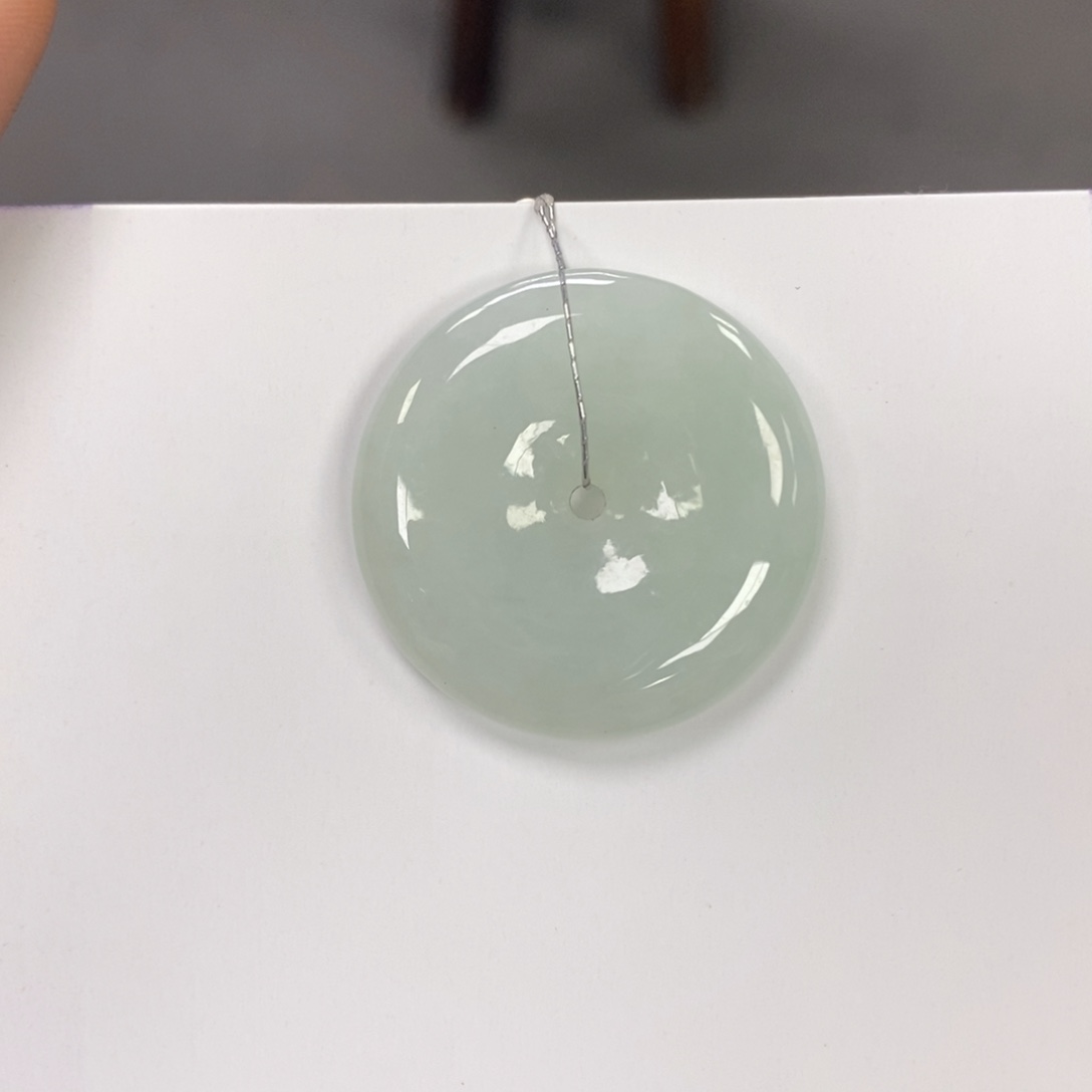 翡翠颈饰未镶嵌平安扣