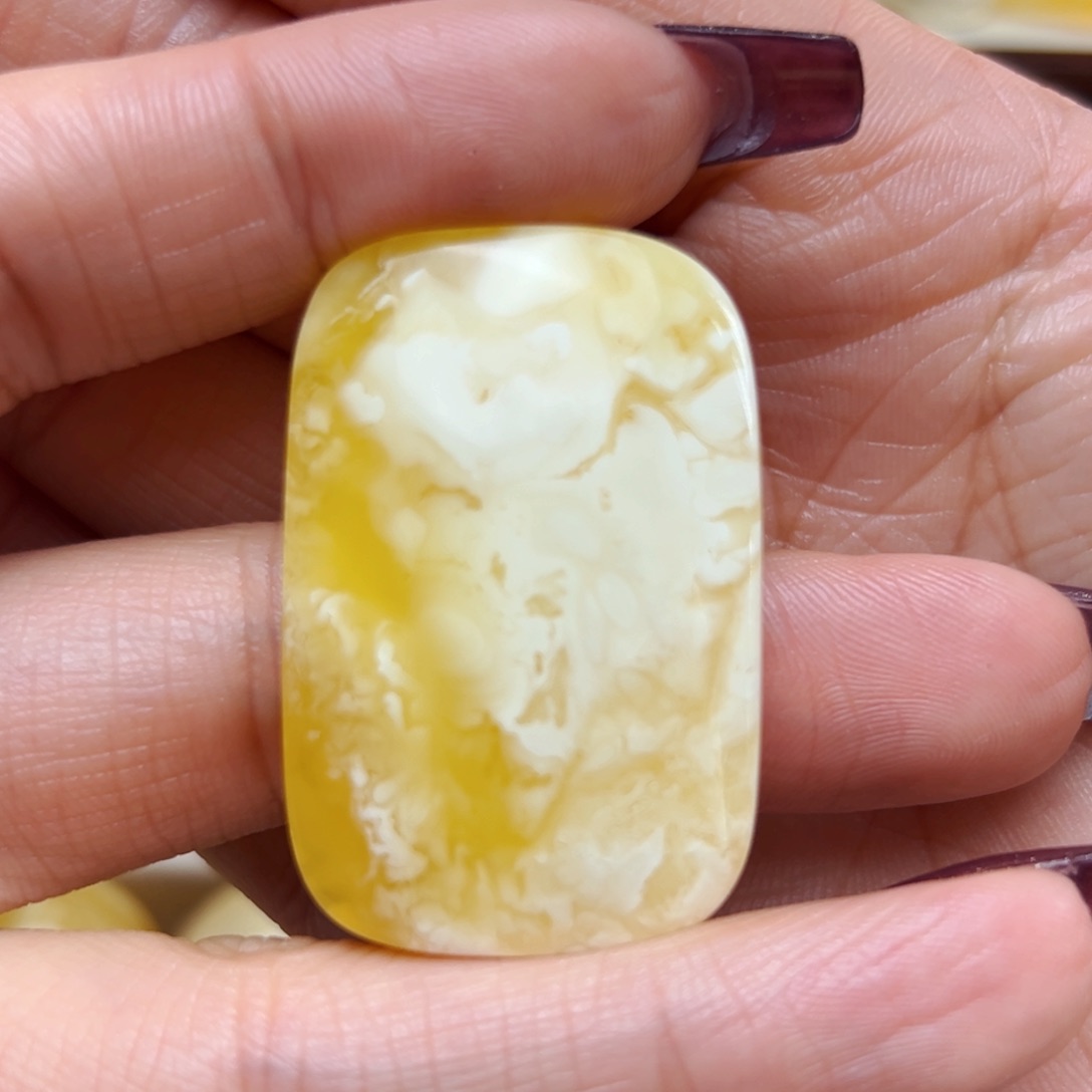 琥珀裸石未镶嵌27mm无事牌