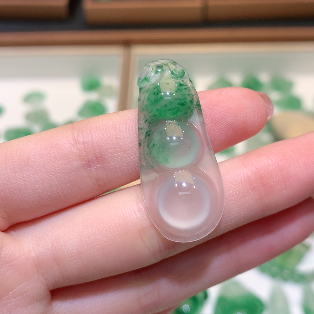 石英质玉（非洲翠）未镶嵌颈饰豆子