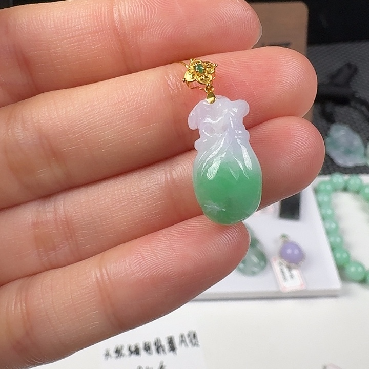 翡翠18K金镶嵌颈饰