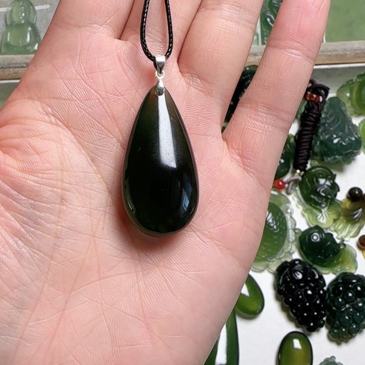 未镶嵌蛇纹石玉颈饰风**轻