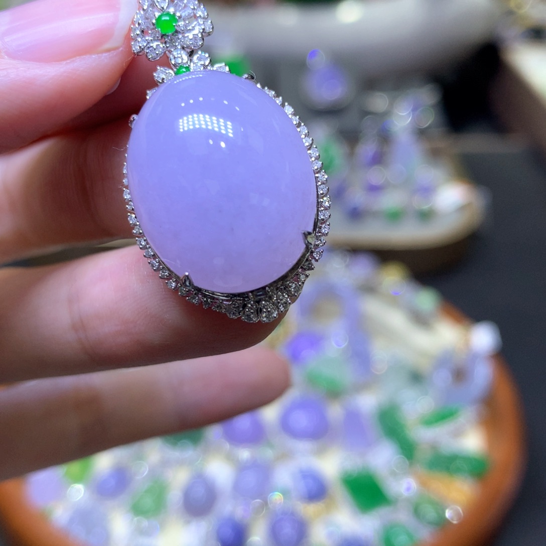 【闪购商品】翡翠颈饰18K金镶嵌翡翠吊坠项链