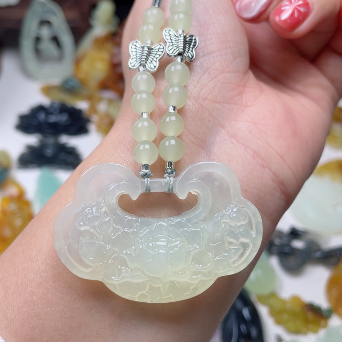 蛇纹石玉颈饰未镶嵌