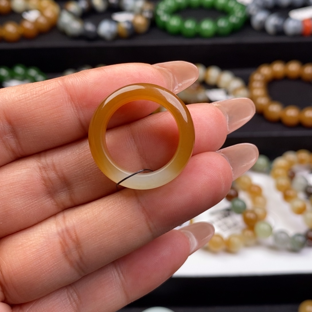 好***品和田玉未镶嵌颈饰