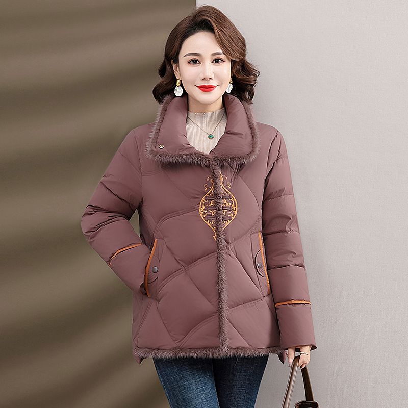 雅鹿妈妈羽绒服短款洋气2025新款90绒中老年人女装冬季外套9331