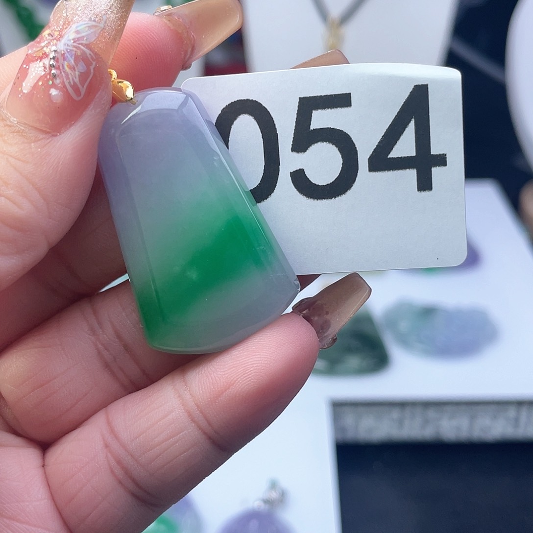 翡翠吊坠(赠链)未镶嵌