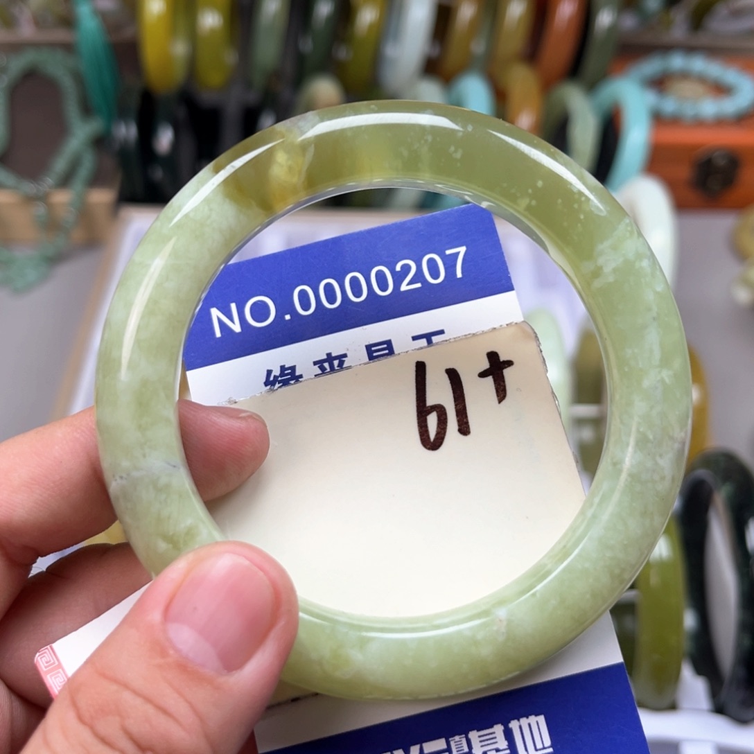 蛇纹石玉手镯未镶嵌