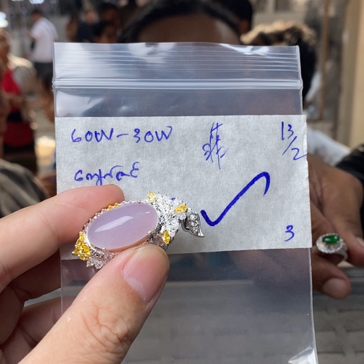 定制翡翠未镶嵌菲鸽子蛋