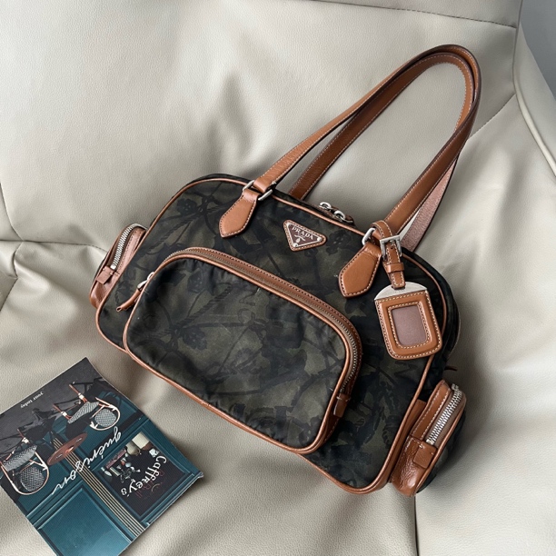 95新 Prada/普拉达 降落伞拼皮多兜机车单肩包