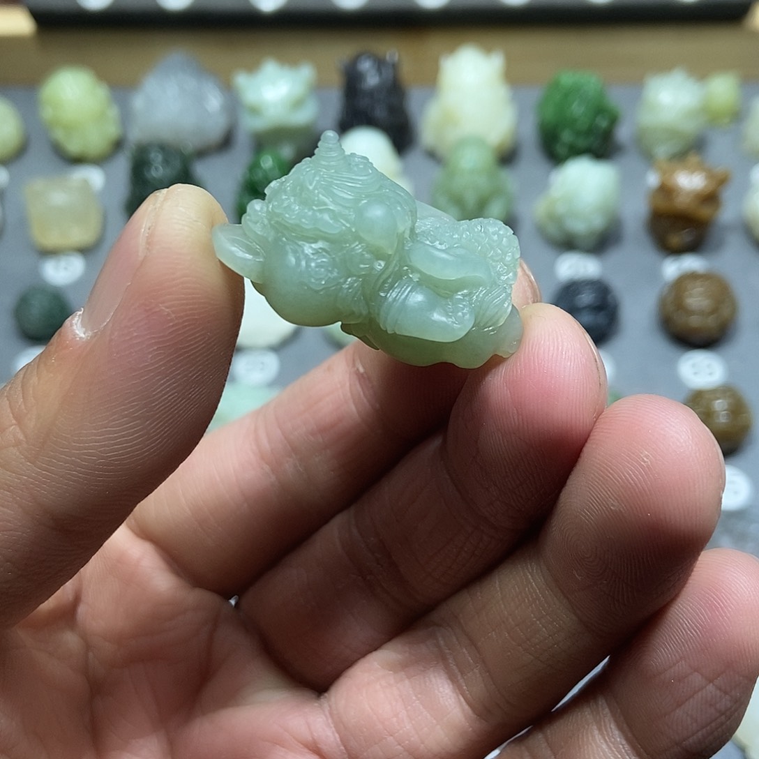 和田玉颈饰未镶嵌定制