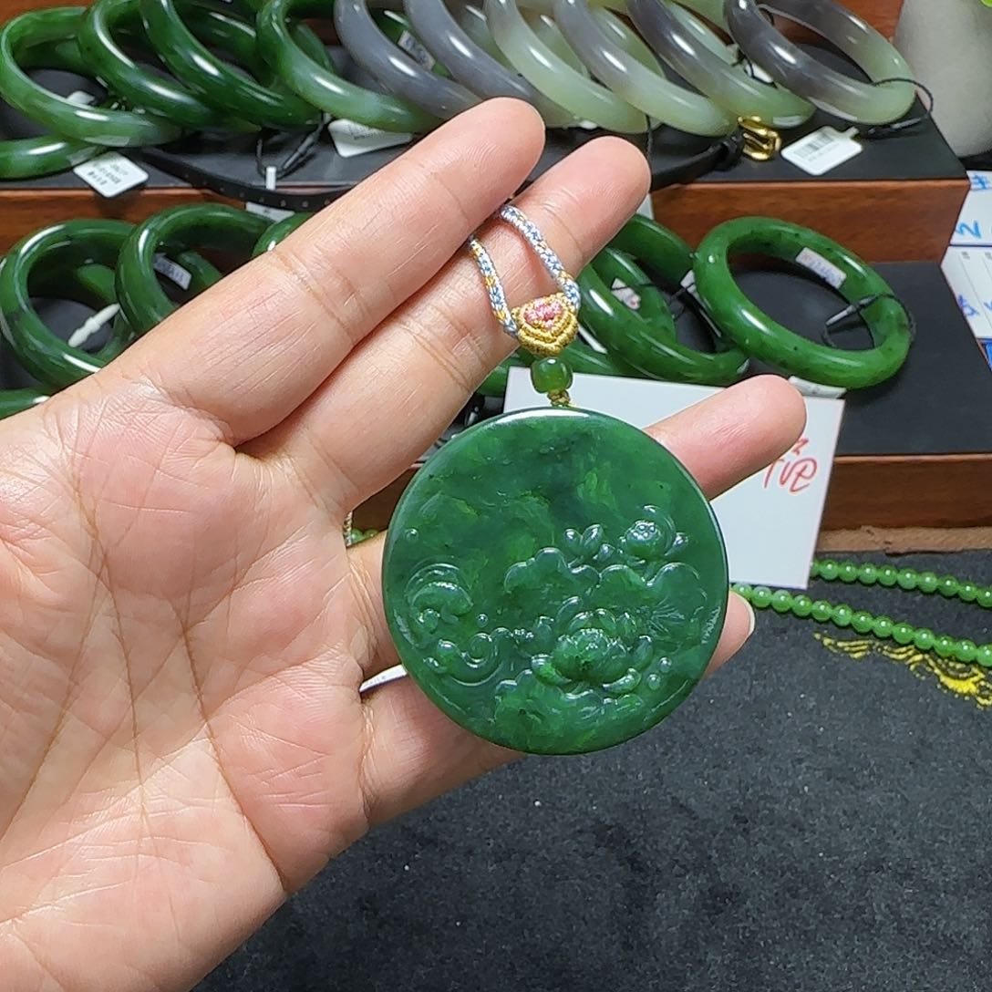 颈饰未镶嵌和田玉