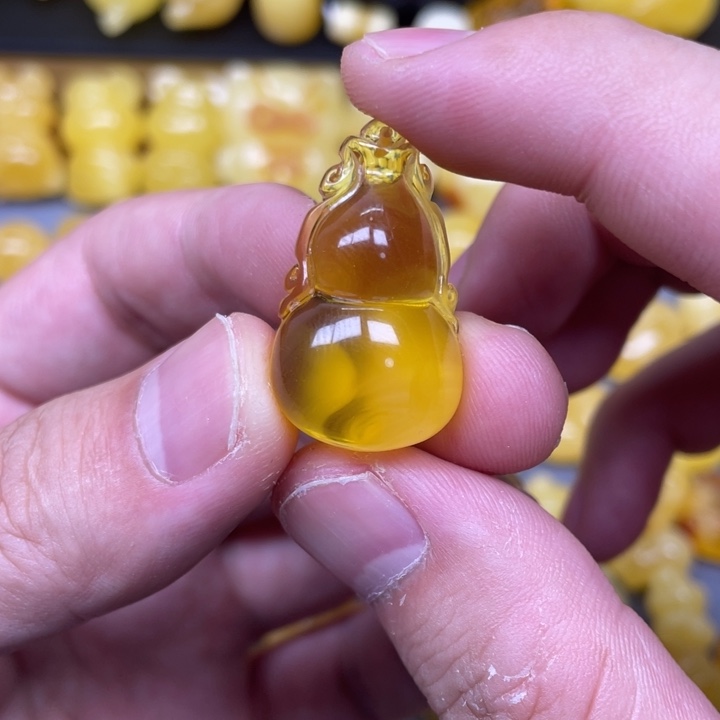 蜜蜡未镶嵌珠宝奇石