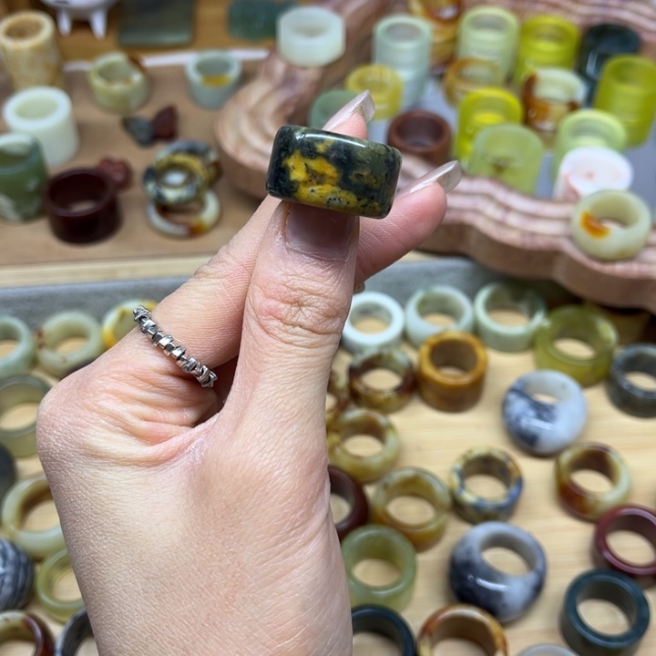 蛇纹石玉未镶嵌戒圈